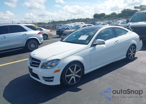 2015 Mercedes-Benz C 250 из США, поврежденный, VIN WDDGJ4HB4FG410766